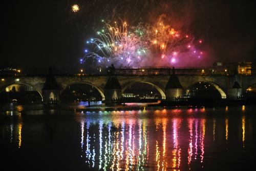 New Year's fireworks in Prague/ www.ceskenoviny.cz image